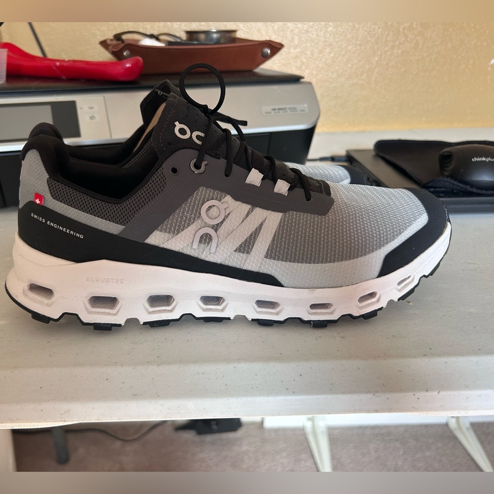 On Cloud Cloudvista trail running shoe size 10.5